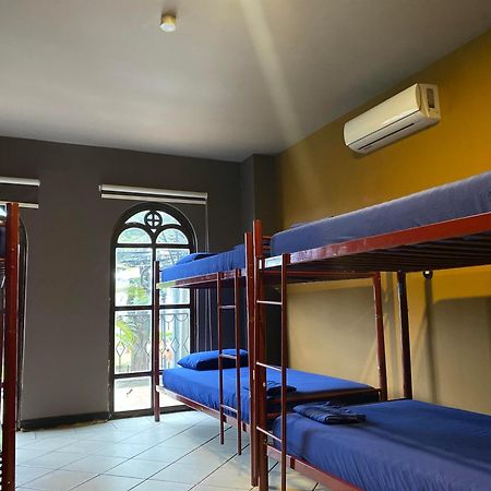 Alajuela Backpackers Airport Hostel Dış mekan fotoğraf