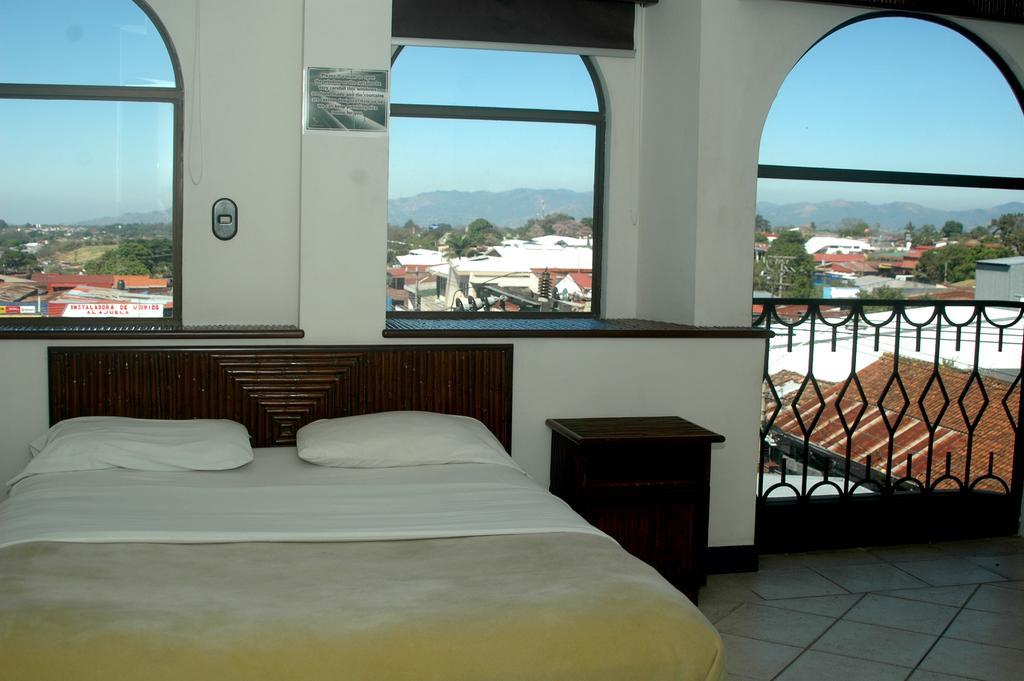 Alajuela Backpackers Airport Hostel Dış mekan fotoğraf