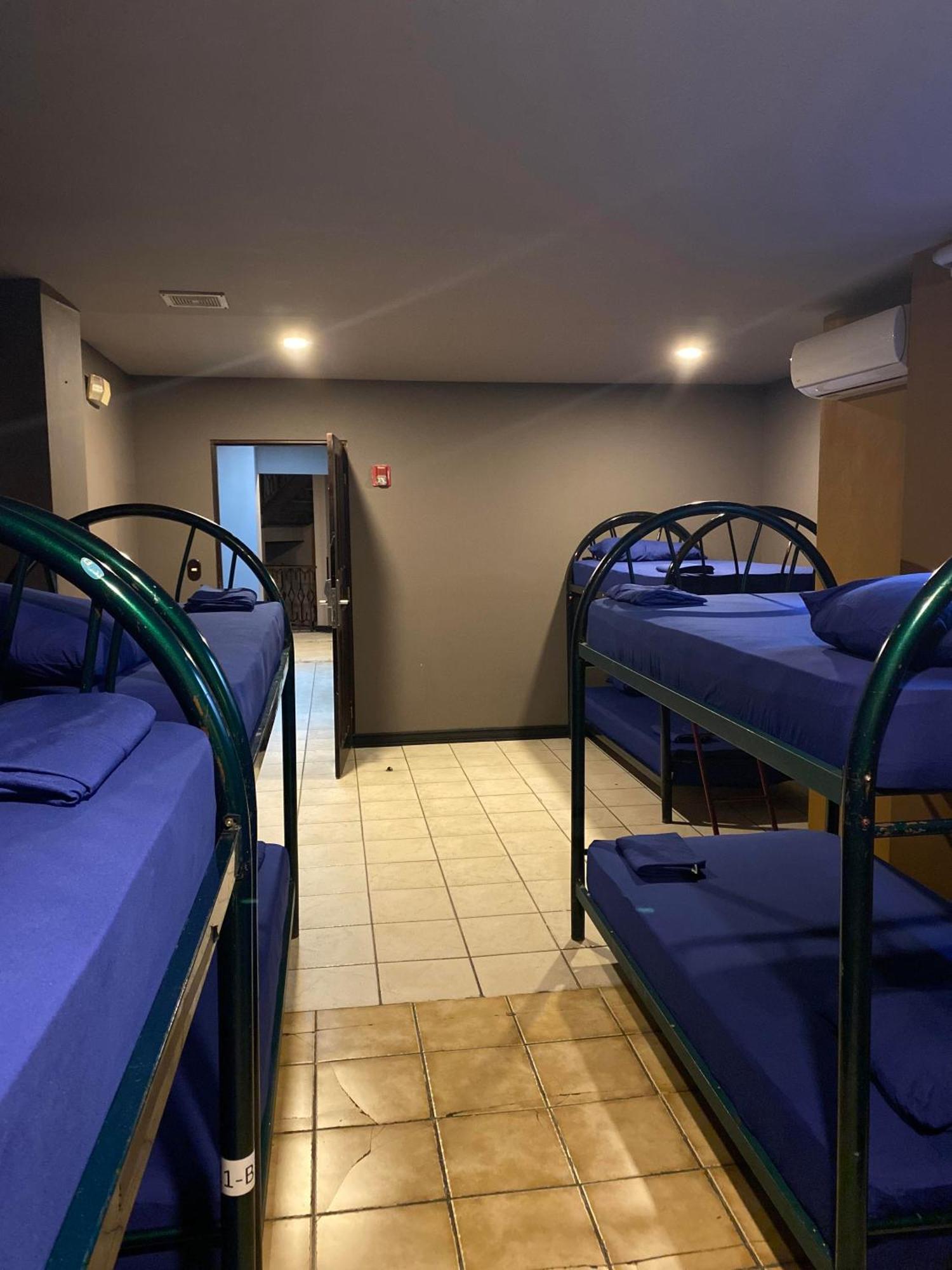 Alajuela Backpackers Airport Hostel Dış mekan fotoğraf