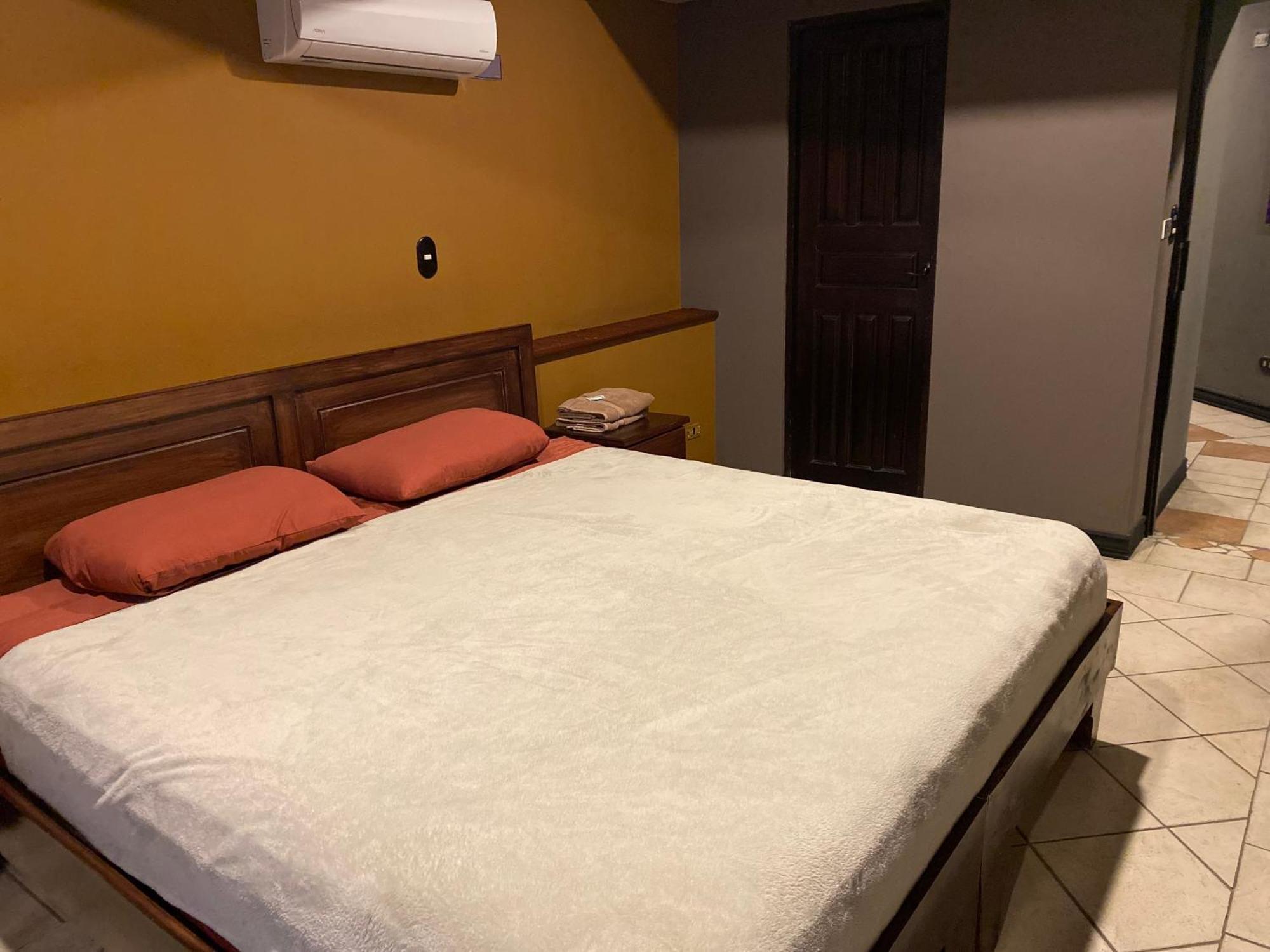 Alajuela Backpackers Airport Hostel Dış mekan fotoğraf