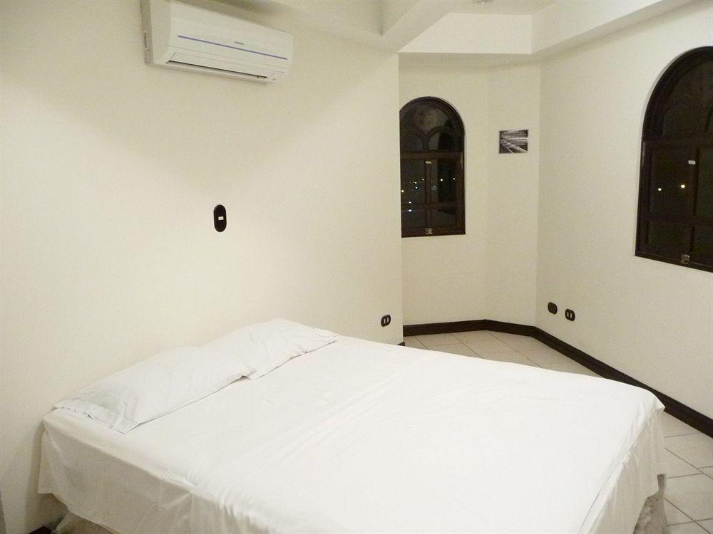 Alajuela Backpackers Airport Hostel Dış mekan fotoğraf