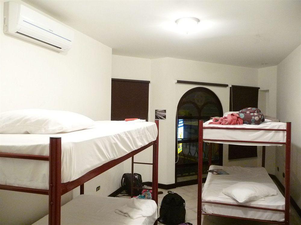 Alajuela Backpackers Airport Hostel Dış mekan fotoğraf