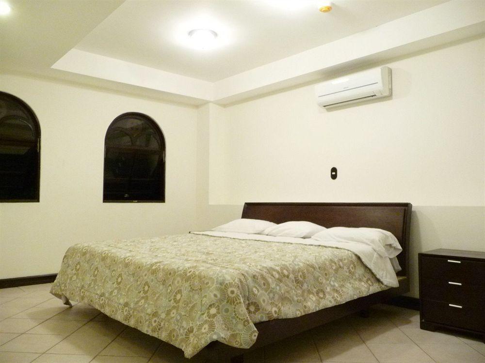 Alajuela Backpackers Airport Hostel Dış mekan fotoğraf